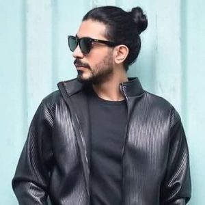 kasra asanmusic 300x300 - دانلود آهنگ کسری زاهدی به نام زبانم لال